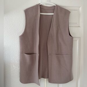 Sleeveless Taupe Vest with Pockets. Size medium.